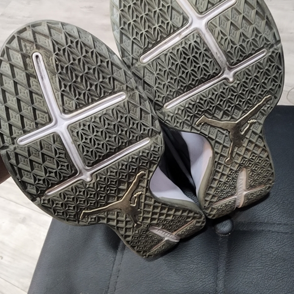 Jordans - Picture 3 of 5